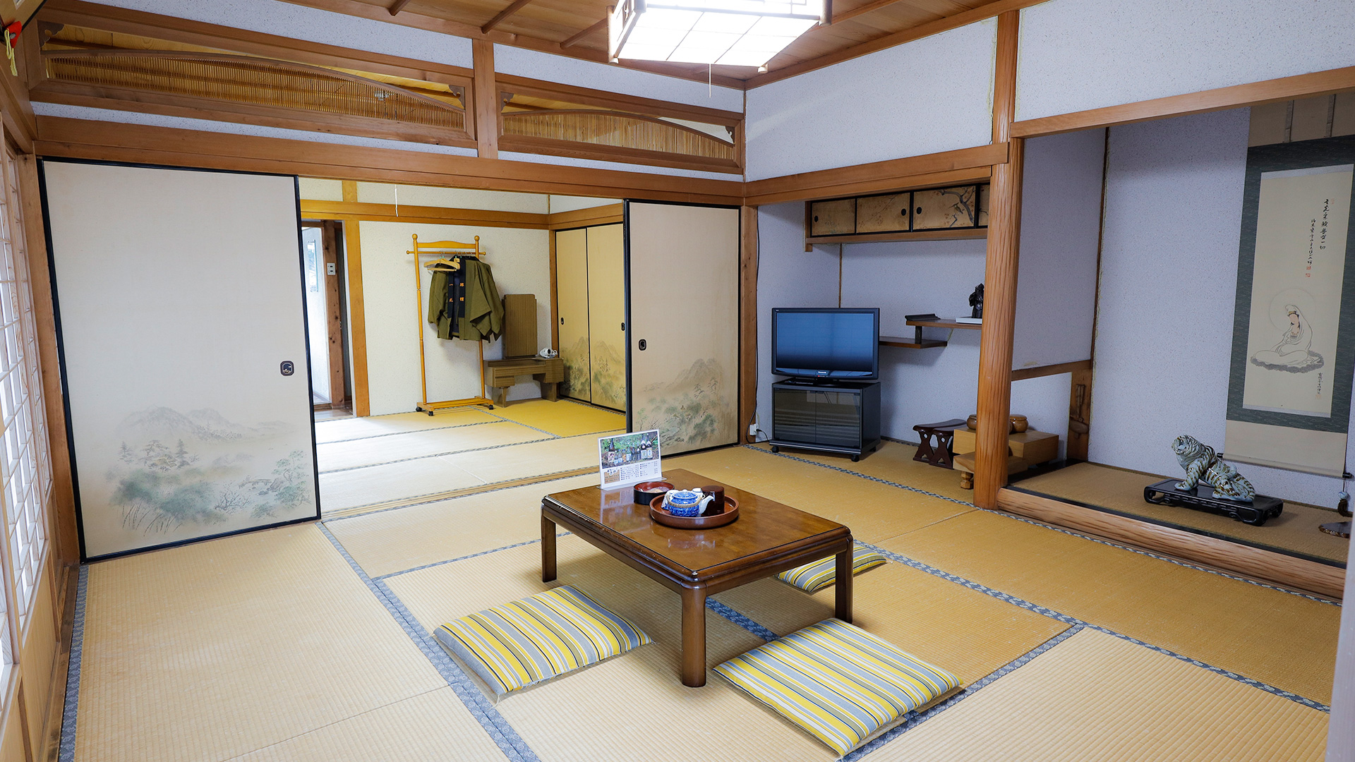 一丸旅館の室内